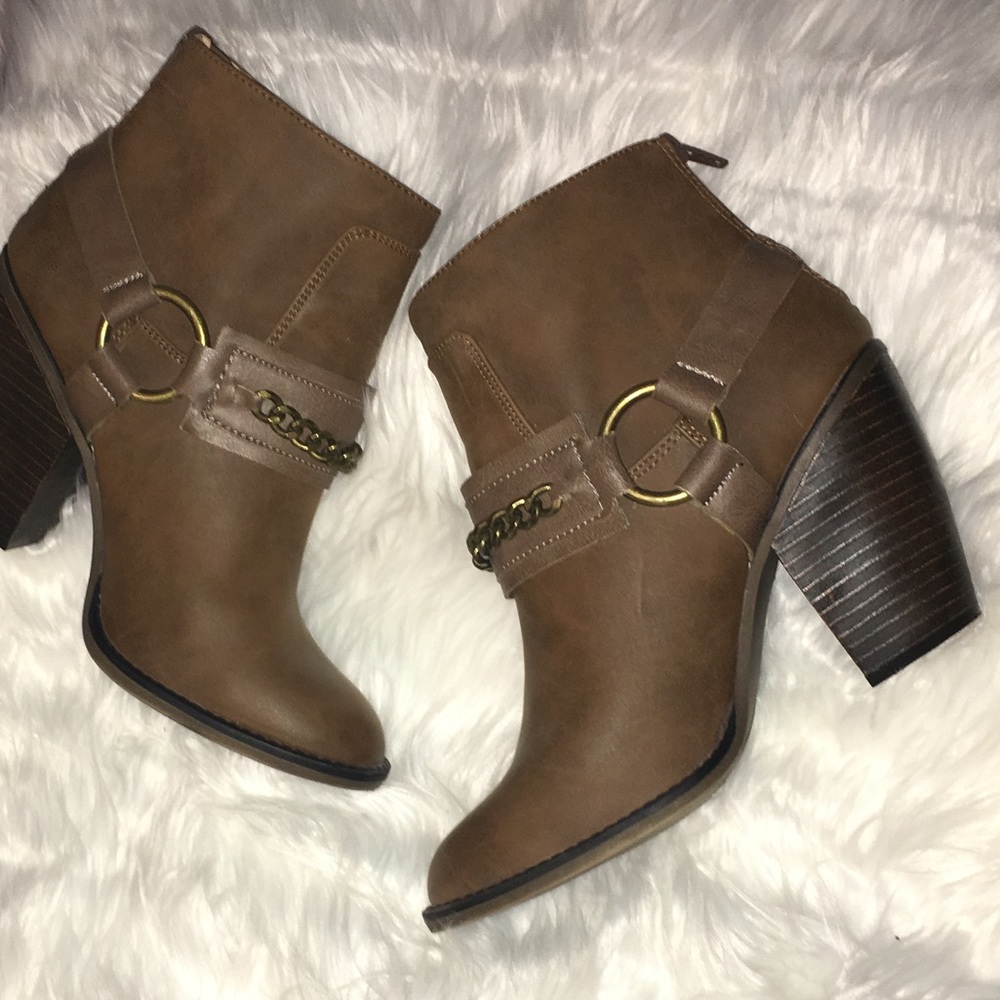💋CANDIE'S Culver Cognac Ankle Boots💋 - Picture 3 of 8